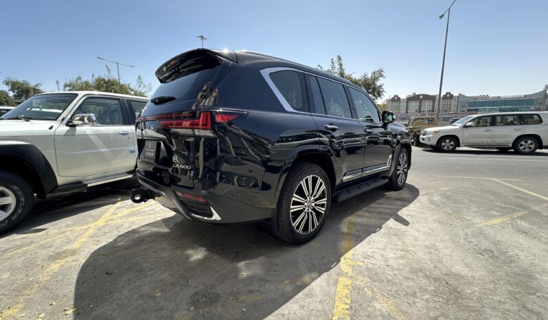 
								Lexus LX 600 Luxury 2023 full									