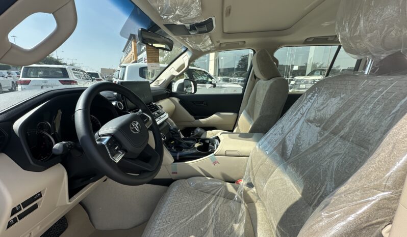 
								Toyota Land Cruiser GXR 2024 full									