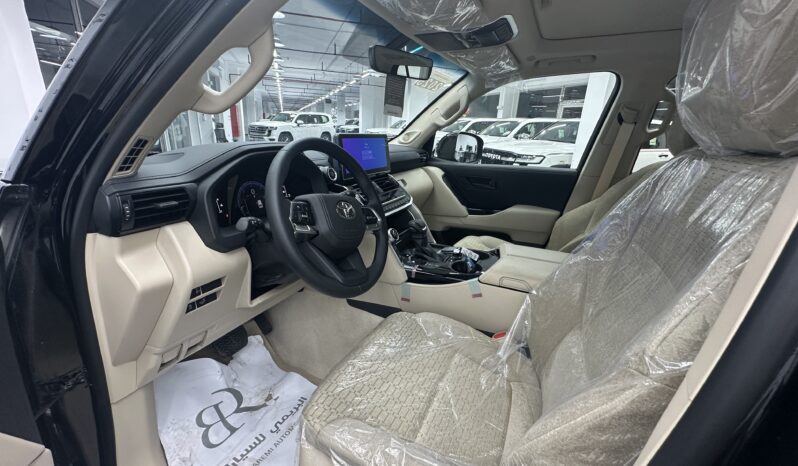 
								Toyota Land Cruiser GXR 2025 full									