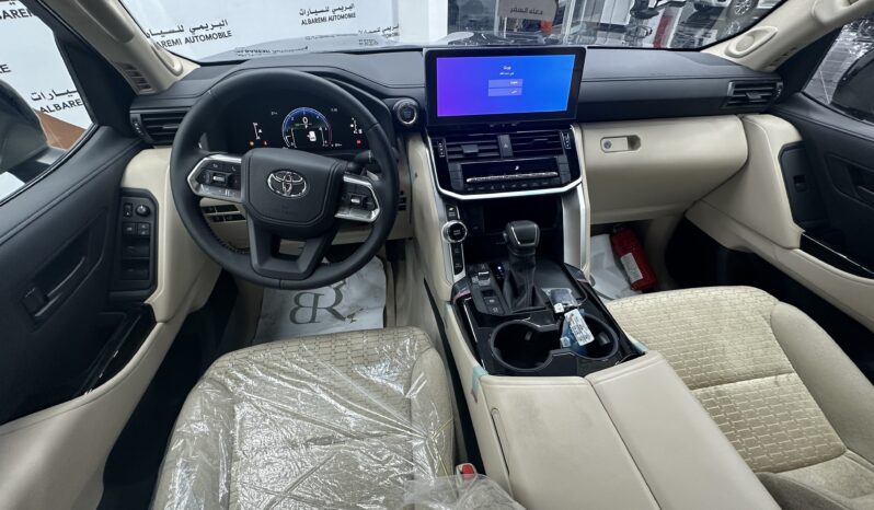 
								Toyota Land Cruiser GXR 2025 full									